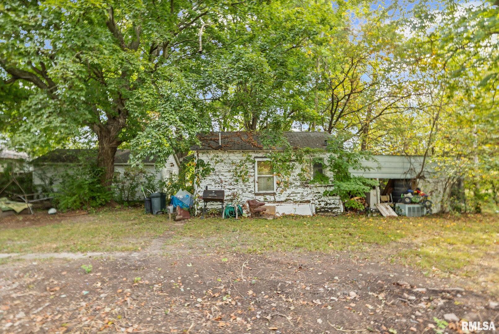 721 West Whittaker Street Salem, IL 62881 - Photo 24 of 25 a view of a backyard with table and chairs and a large tree