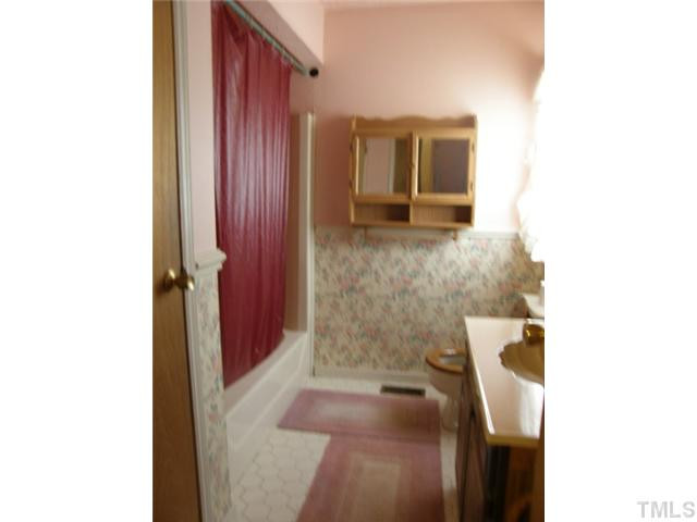 3217 North New Hope Road Raleigh, NC 27604 - Photo 9 of 10 Bathroom