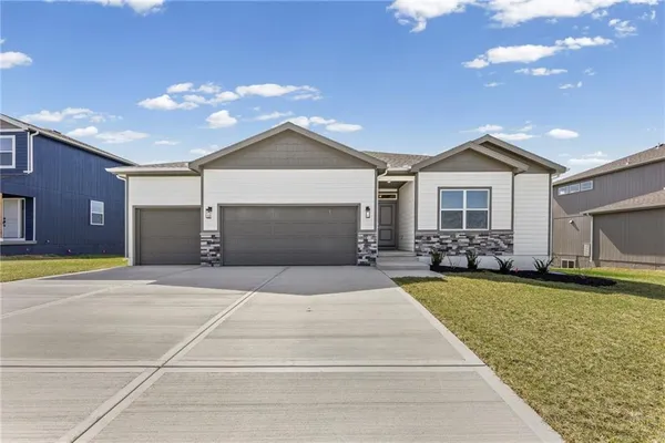 $589,950 | 18615 West 193rd Street, Spring Hill, KS 66083