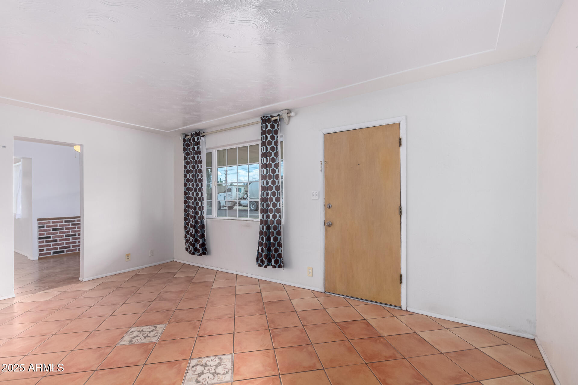 4626 West Mitchell Drive Phoenix, AZ 85031 - Photo 6 of 24 Living Room