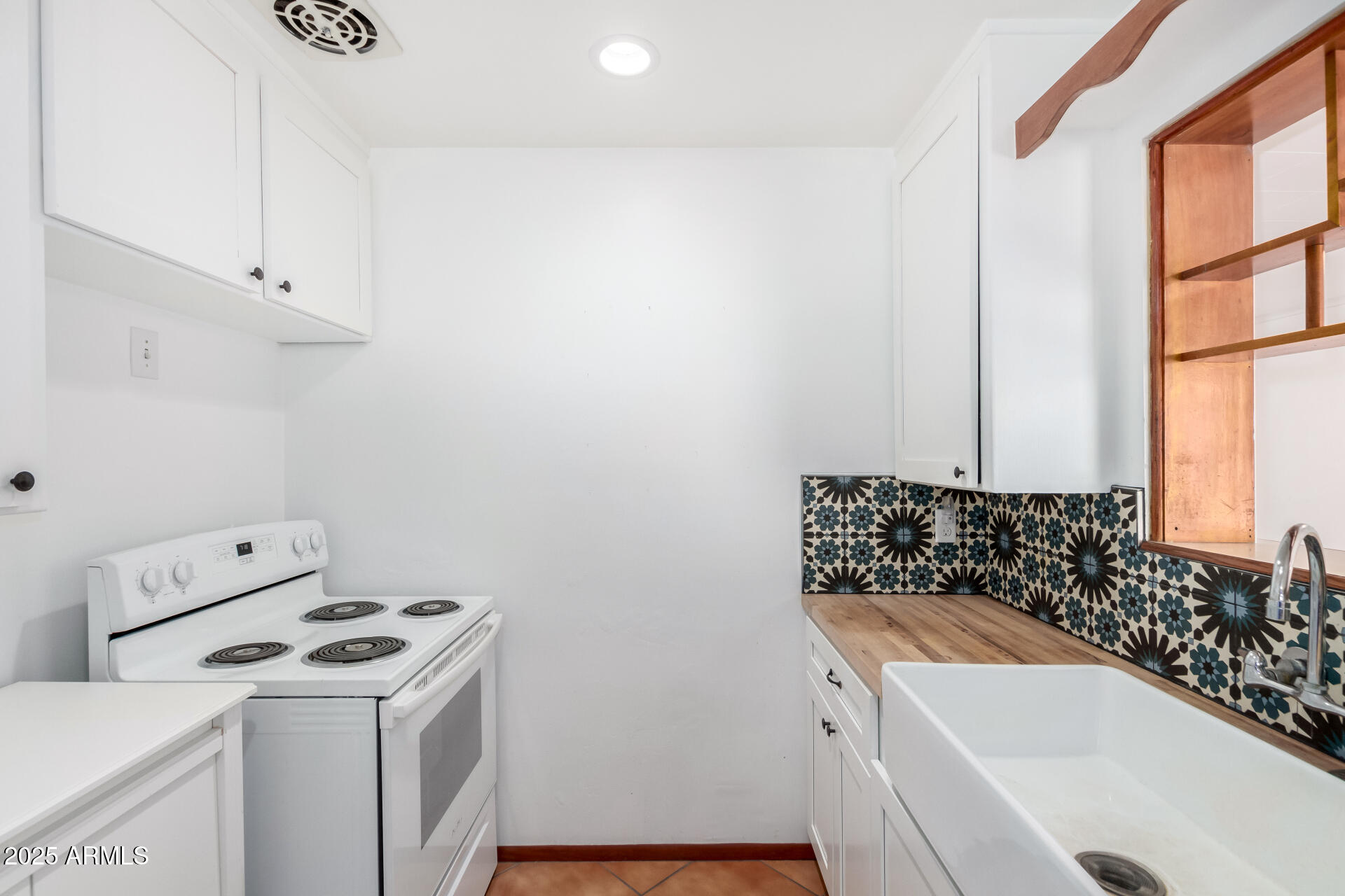 4626 West Mitchell Drive Phoenix, AZ 85031 - Photo 8 of 24 Kitchen