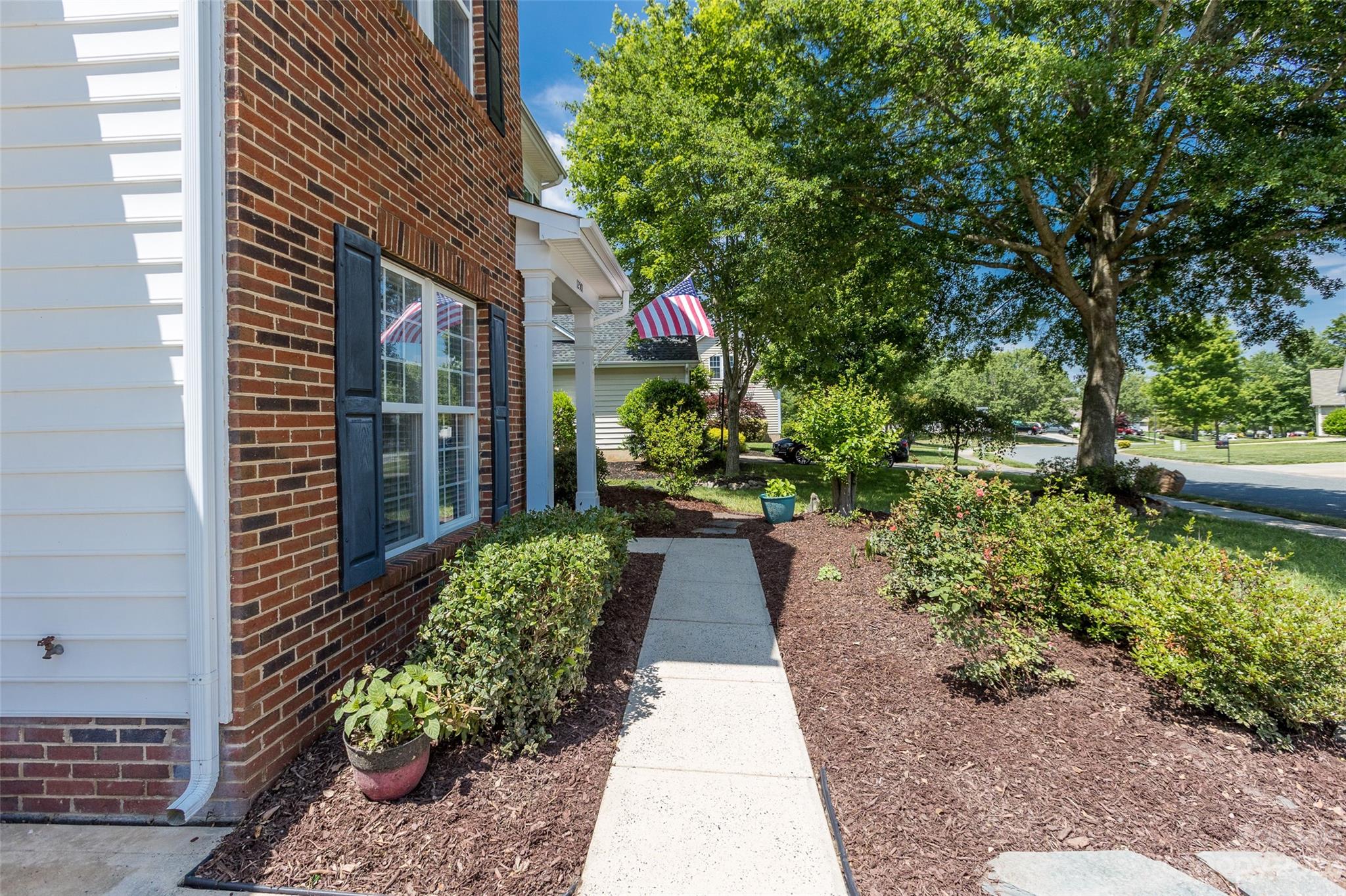 12501 Cardinal Point Road Charlotte, NC 28269 - Photo 3 of 28 Gallery Image 3