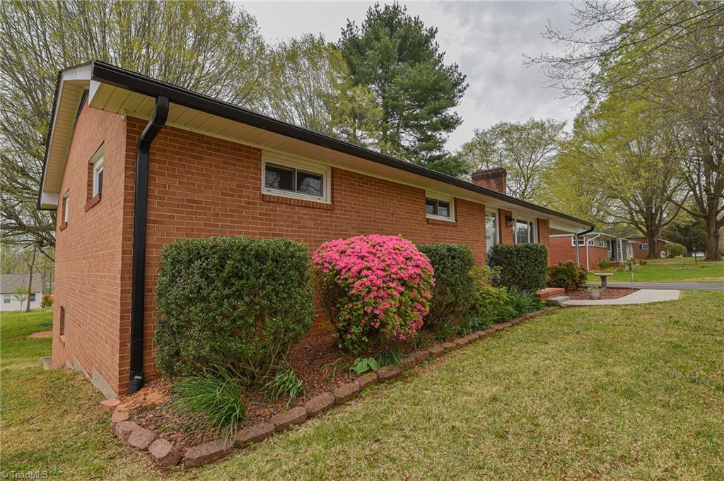 4061 Transou Road Pfafftown, NC 27040 - Photo 3 of 22 Gallery Image 3