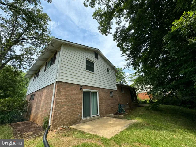 $3,300 | 10013 Eastlake Drive, Fairfax, VA 22032