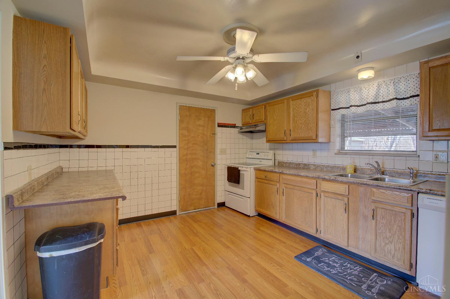 2868 Compton Road Cincinnati, OH 45251 - Photo 15 of 29