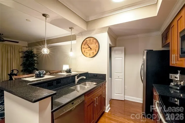 $2,100 | 300 West 5th Street, Unit 439, Charlotte, NC 28202