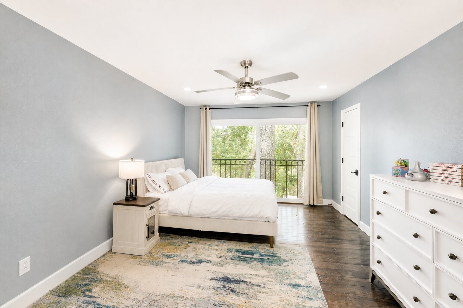 201 Vanderpool Lane, Unit 130 Houston, TX 77024 - Photo 30 of 41 This secondary bedroom on the 2nd floor is adjacent to the full bathroom and has access to a Juliet balcony.