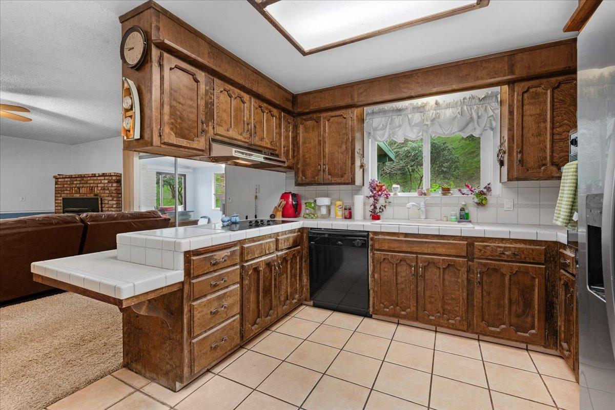 46473 Konklin Road Coarsegold, CA 93614 - Photo 13 of 38 a kitchen with stainless steel appliances granite countertop sink stove and cabinets