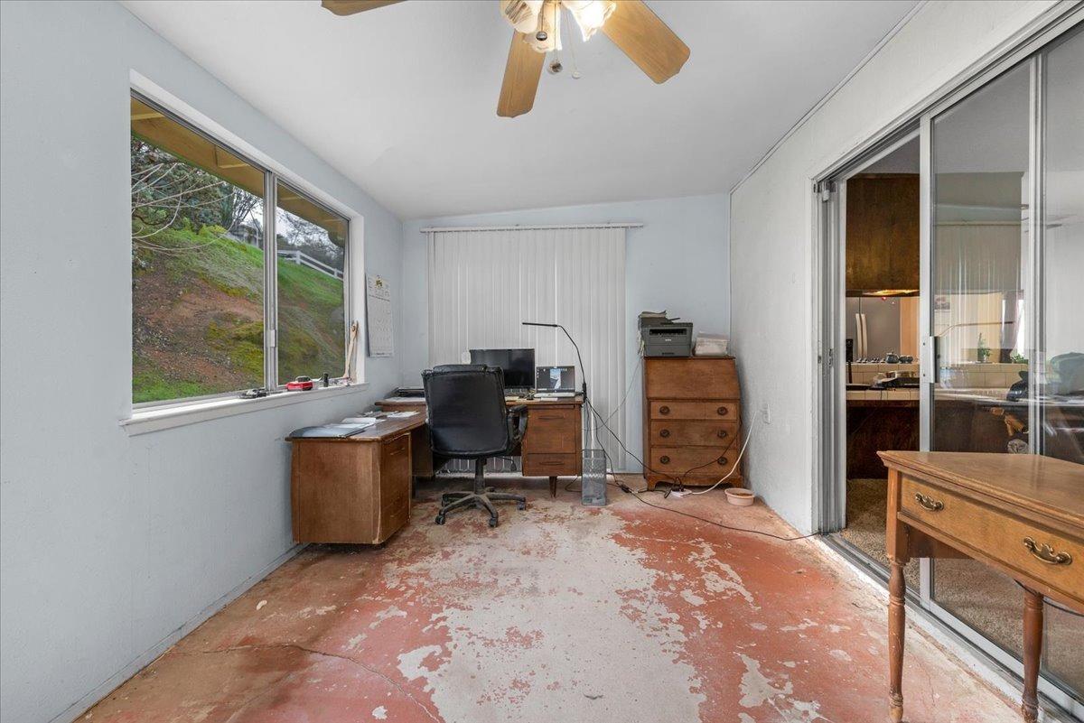 46473 Konklin Road Coarsegold, CA 93614 - Photo 17 of 38 a workspace with furniture and window