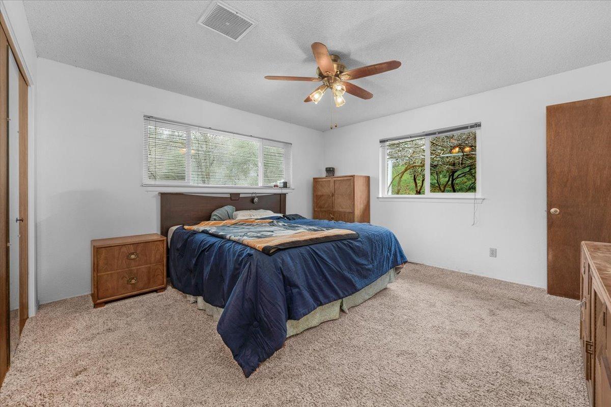 46473 Konklin Road Coarsegold, CA 93614 - Photo 20 of 38 a bedroom with a bed and window