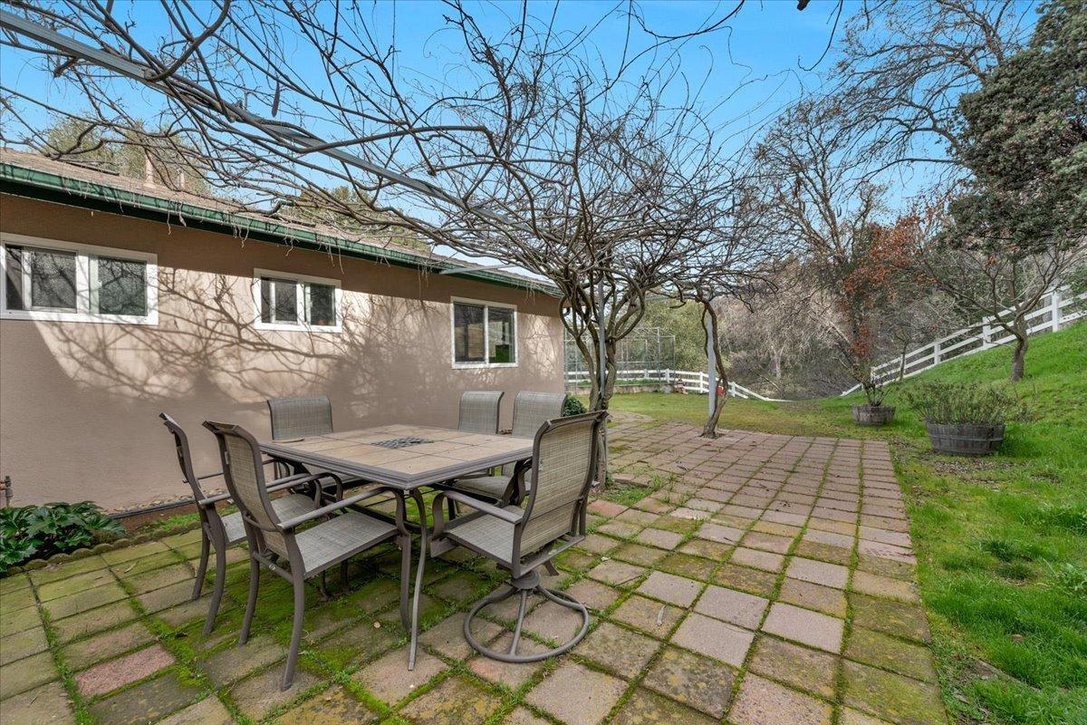 46473 Konklin Road Coarsegold, CA 93614 - Photo 27 of 38 a backyard of a house with table and chairs