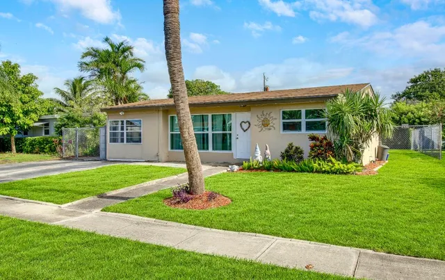 $2,300 | 3941 Tuskegee Drive, Lake Worth, FL 33462