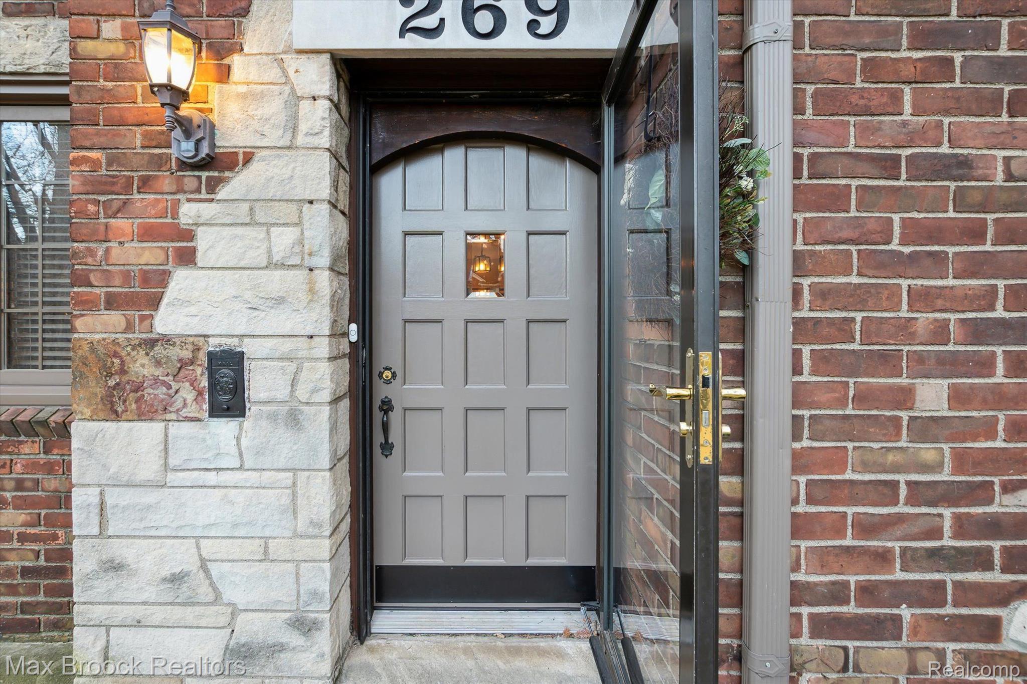 269 Moran Road Grosse Pointe, MI 48236 - Photo 5 of 58 Front Entrance