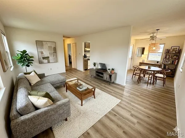 $915 | 31 South 27th Street, Unit D, Belleville, IL 62226