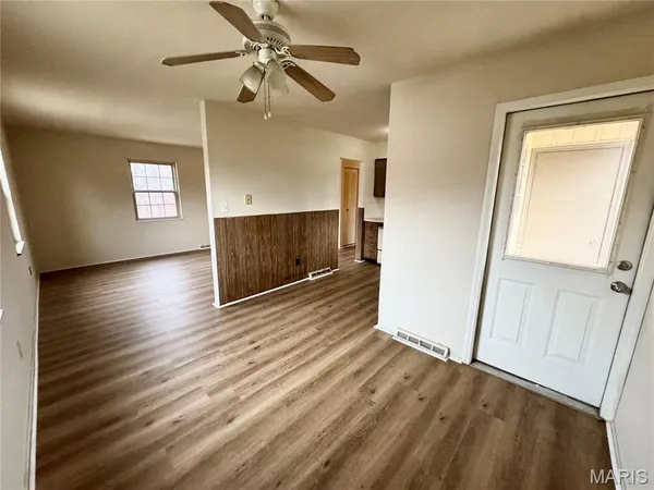 $915 | 31 South 27th Street, Unit D, Belleville, IL 62226