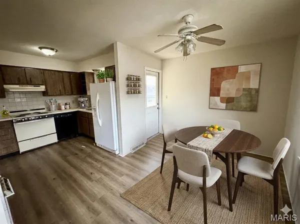 $915 | 31 South 27th Street, Unit D, Belleville, IL 62226
