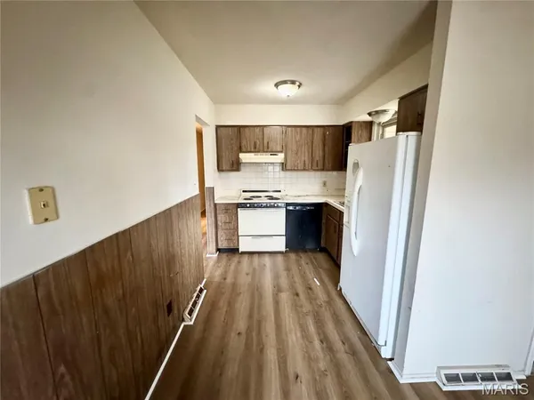 $915 | 31 South 27th Street, Unit D, Belleville, IL 62226