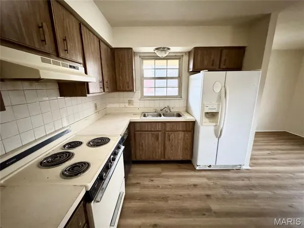 $915 | 31 South 27th Street, Unit D, Belleville, IL 62226