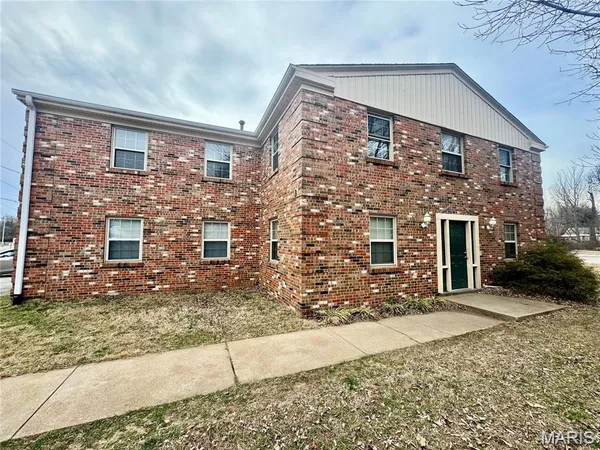 $915 | 31 South 27th Street, Unit D, Belleville, IL 62226