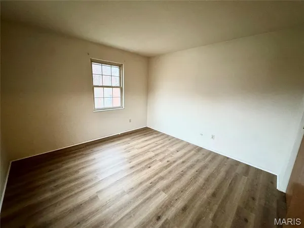 $915 | 31 South 27th Street, Unit D, Belleville, IL 62226