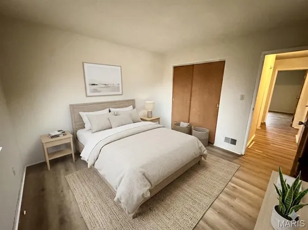 $915 | 31 South 27th Street, Unit D, Belleville, IL 62226