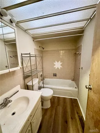 $915 | 31 South 27th Street, Unit D, Belleville, IL 62226