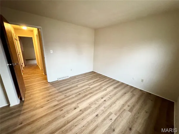 $915 | 31 South 27th Street, Unit D, Belleville, IL 62226