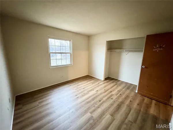 $915 | 31 South 27th Street, Unit D, Belleville, IL 62226