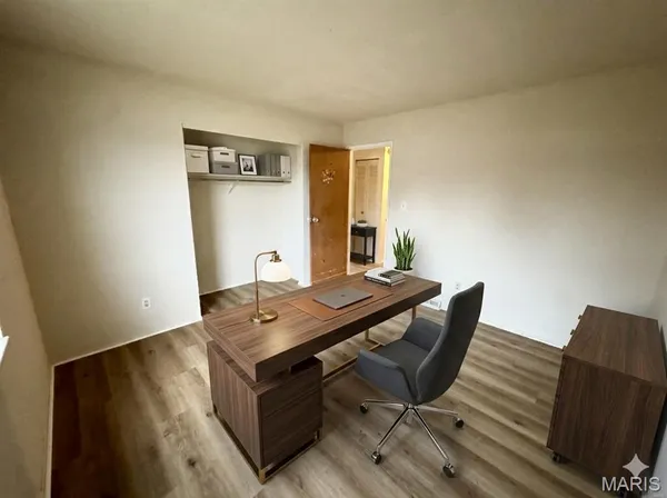 $915 | 31 South 27th Street, Unit D, Belleville, IL 62226