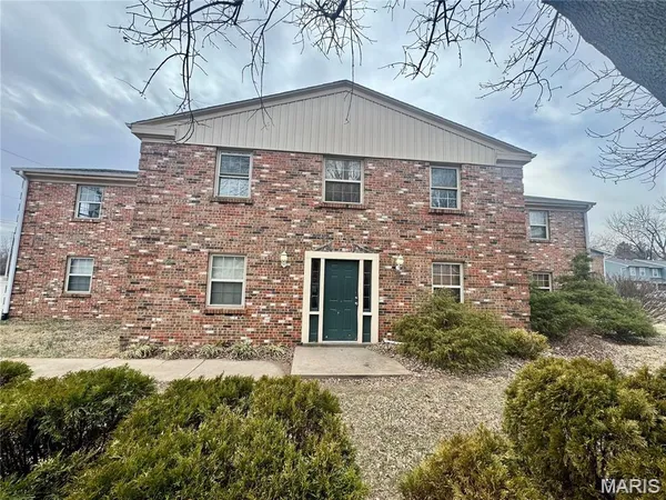 $915 | 31 South 27th Street, Unit D, Belleville, IL 62226