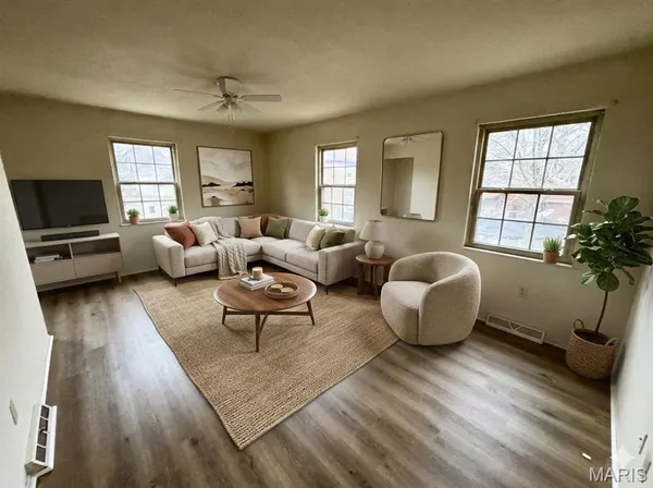 $915 | 31 South 27th Street, Unit D, Belleville, IL 62226