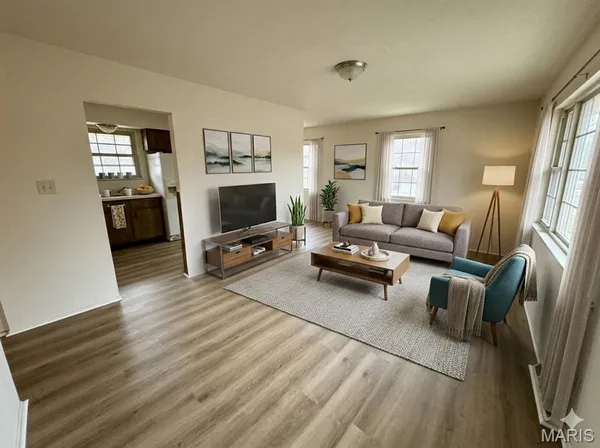 $915 | 31 South 27th Street, Unit D, Belleville, IL 62226