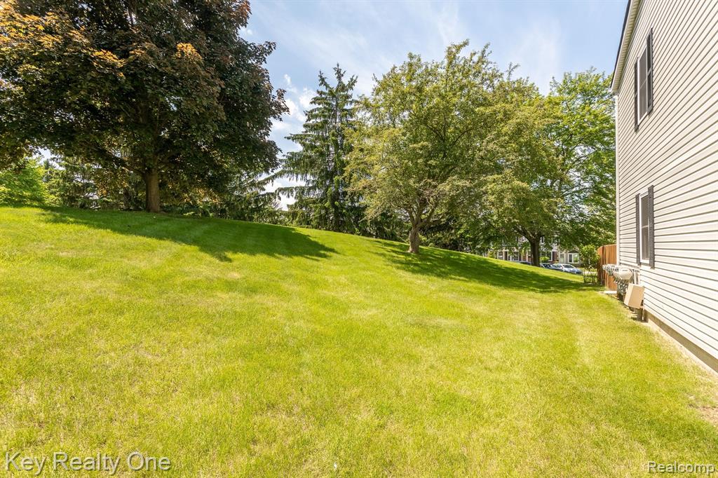 1050 Larson Court Rochester Hills, MI 48307 - Photo 22 of 34