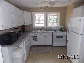 709 Hebron Road Hendersonville, NC 28739 - Photo 6 of 19 Gallery Image 6