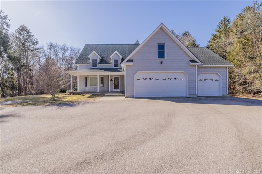 Welcome home to this lovely and spacious move in ready colonial. This home site on 1.8 acres adjoining Elmridge Golf Course. Terrific one owner home with open floor plan and full master en-suite on main level.