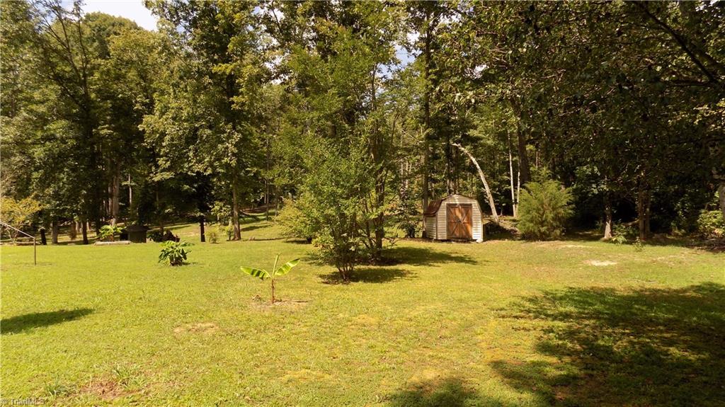 512 Ted R Daniels Road Lexington, NC 27295 - Photo 4 of 18 Yard