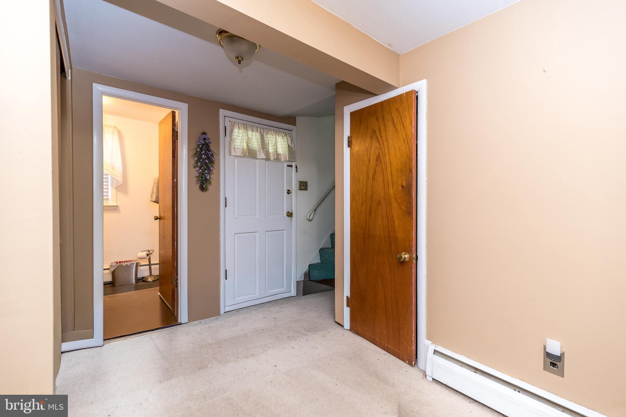 716 Springdell Road King of Prussia, PA 19406 - Photo 8 of 40 Entry Foyer