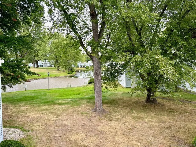 $1,800 | 9 Cinnamon Spring, Unit 9, South Windsor, CT 06074