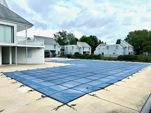 $1,800 | 9 Cinnamon Spring, Unit 9, South Windsor, CT 06074