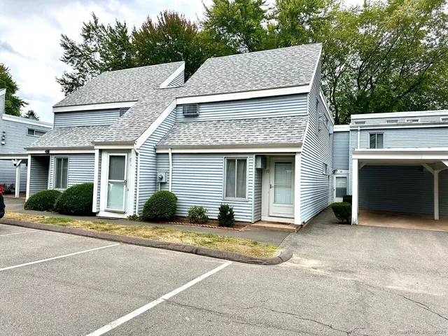$1,800 | 9 Cinnamon Spring, Unit 9, South Windsor, CT 06074