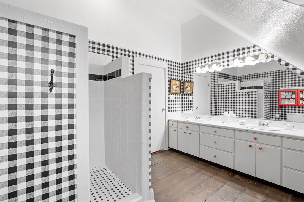 211 Riverside Drive West Llano, TX 78643 - Photo 12 of 76