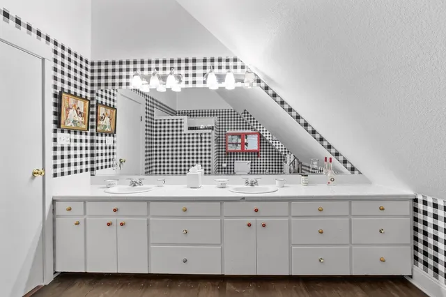 $1,249,000 | 211 Riverside Drive West, Llano, TX 78643