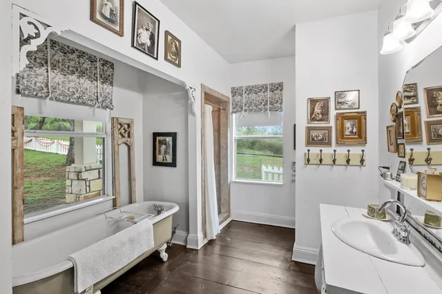 $1,249,000 | 211 Riverside Drive West, Llano, TX 78643