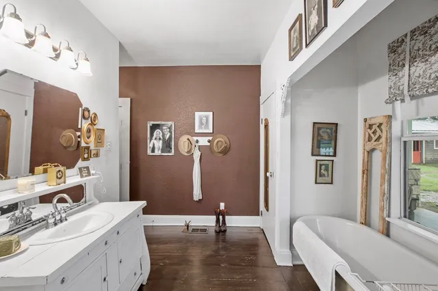 $1,249,000 | 211 Riverside Drive West, Llano, TX 78643