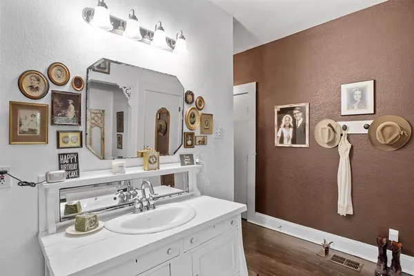 $1,249,000 | 211 Riverside Drive West, Llano, TX 78643