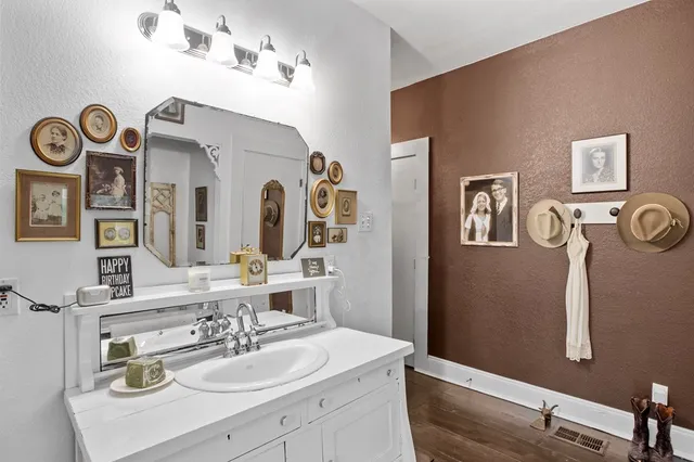 $1,249,000 | 211 Riverside Drive West, Llano, TX 78643