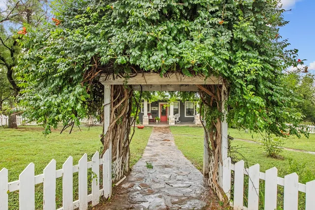 $1,249,000 | 211 Riverside Drive West, Llano, TX 78643