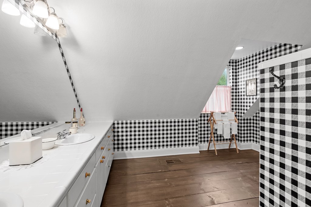 211 Riverside Drive West Llano, TX 78643 - Photo 9 of 76