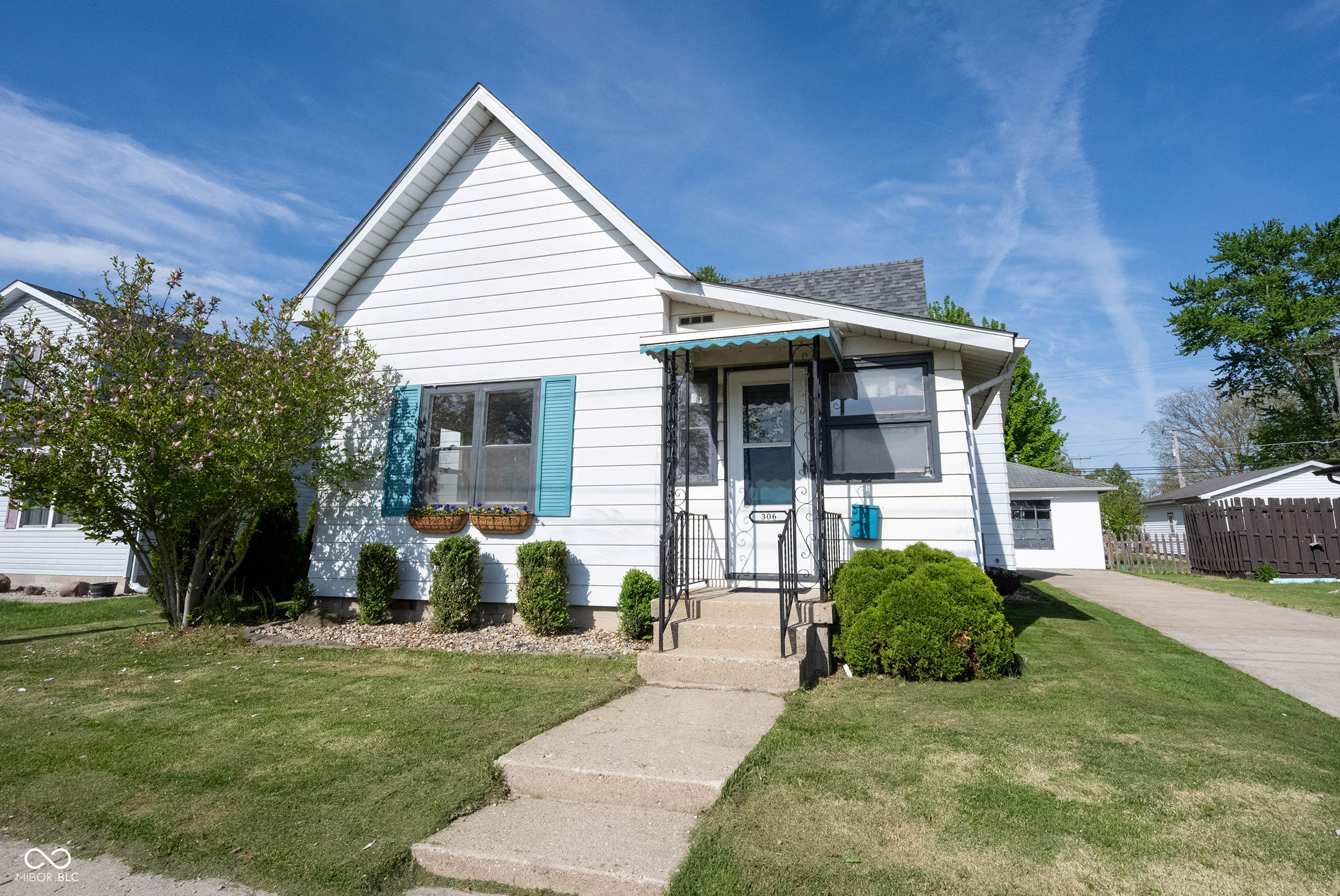 306 South East Street Pendleton, IN 46064 - Photo 2 of 47