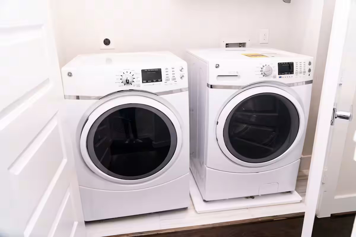 2105 Engelmohr Street, Unit A Houston, TX 77054 - Photo 16 of 16 a utility room with dryer and washer